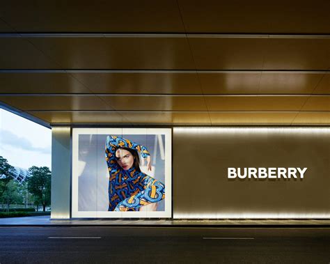 burberry new store concept